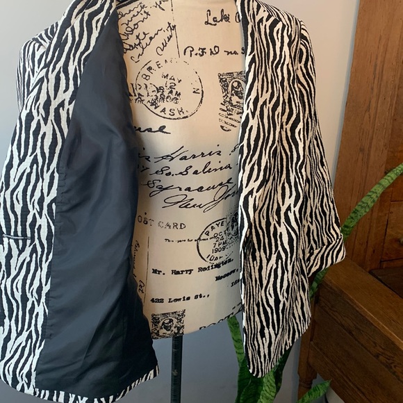 2 pc skirt and jacket - Picture 2 of 16